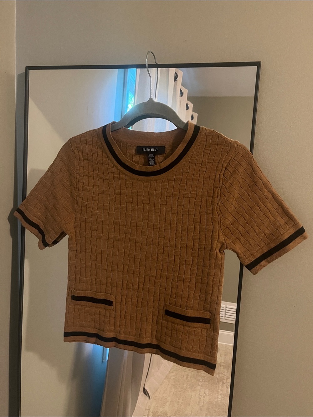 Short sleeve sweater